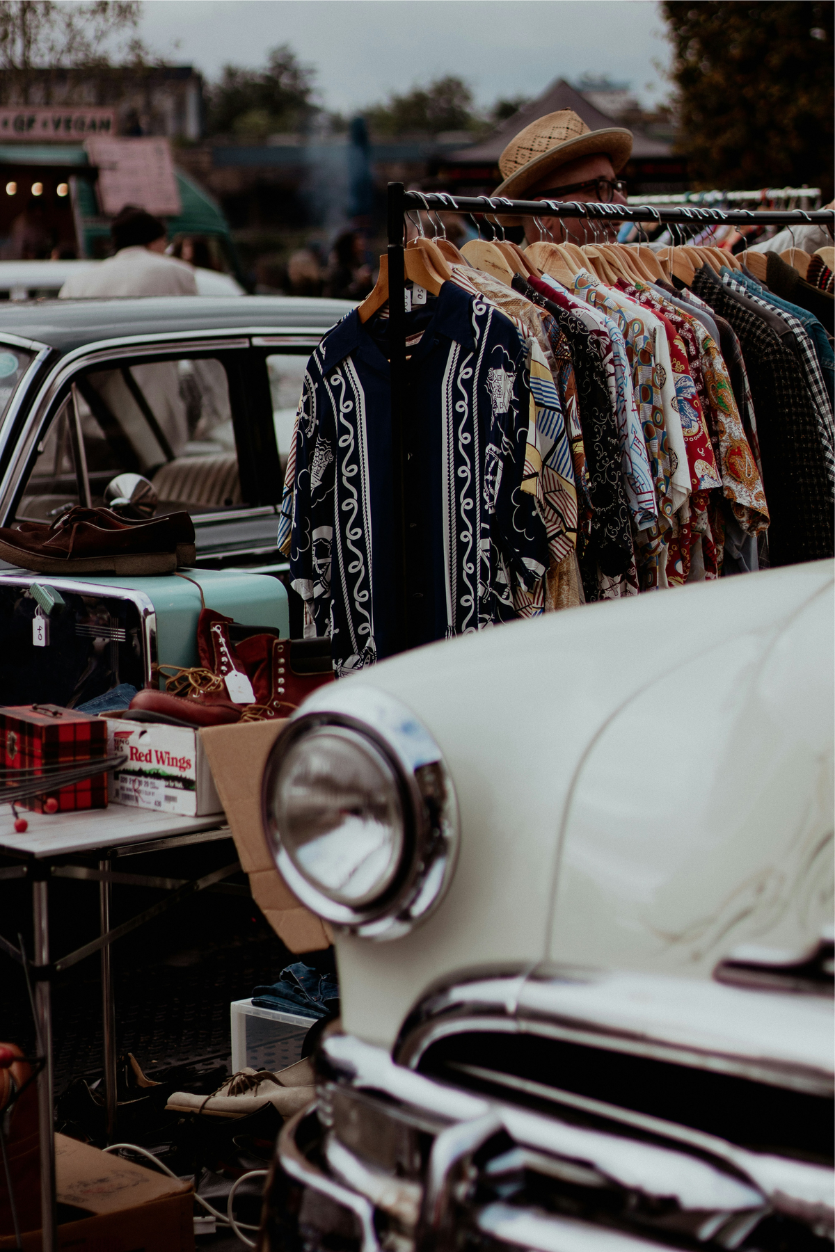 Vêtements de seconde main : Comment leur redonner fraîcheur et tenue